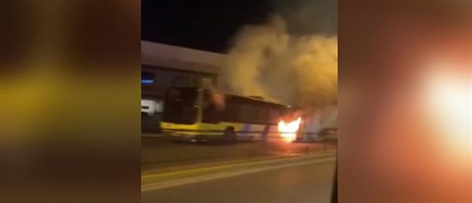 Φωτιά σε αστικό λεωφορείο εν κινήσει (βίντεο)