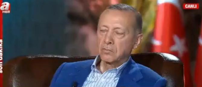 Τουρκία: ο Ερντογάν κοιμήθηκε ενώ έδινε συνέντευξη στην τηλεόραση (βίντεο)