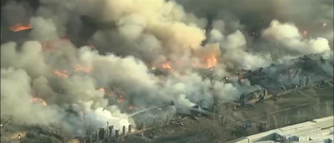 Σικάγο: Τεράστια φωτιά σε εργοστάσιο επίπλων (εικόνες)