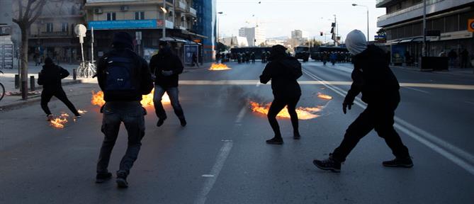 Θεσσαλονίκη: Διαδηλωτής τυλίχθηκε στις φλόγες (βίντεο)