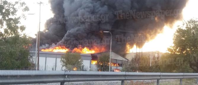 Βόλος: Μεγάλη φωτιά σε εργοστάσιο (εικόνες)