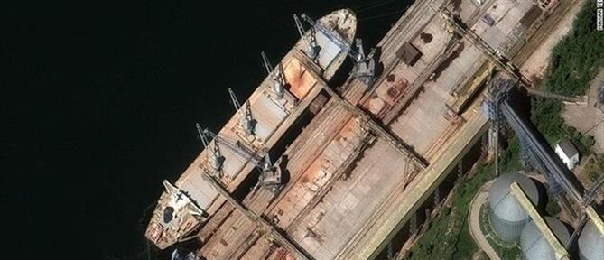 Ουκρανία: ρωσικά πλοία “κλέβουν σιτάρι” από τα σιλό (εικόνες)