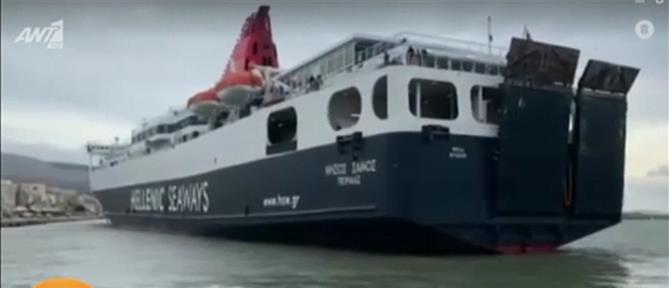 Κακοκαιρία - Χίος: Πλοίο δεν μπορεί να δέσει στο λιμάνι  (βίντεο)