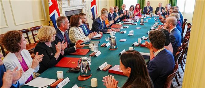 Βρετανία: Το Υπουργικό Συμβούλιο συνεδρίασε για πρώτη φορά (εικόνες)